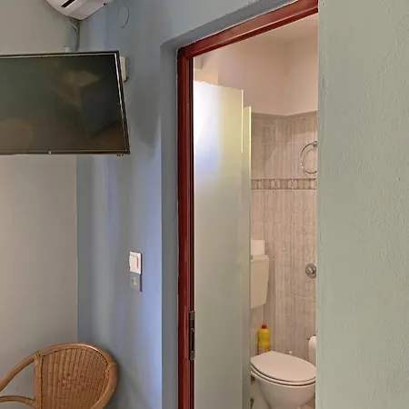 Akrotiri Rooms *