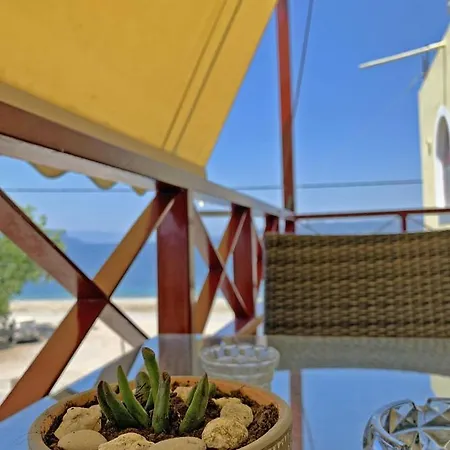 Akrotiri Rooms *