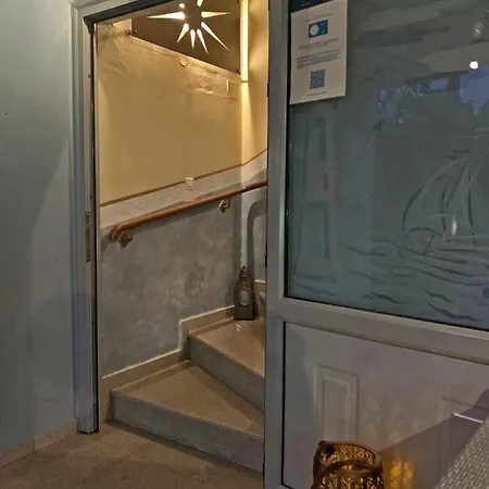 Akrotiri Rooms