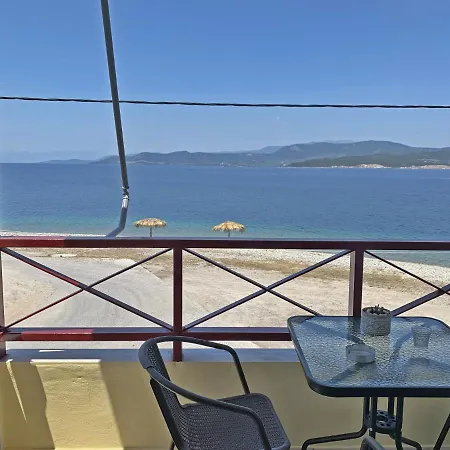 Akrotiri Rooms *