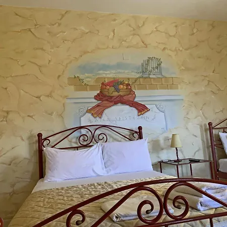 Akrotiri Rooms
