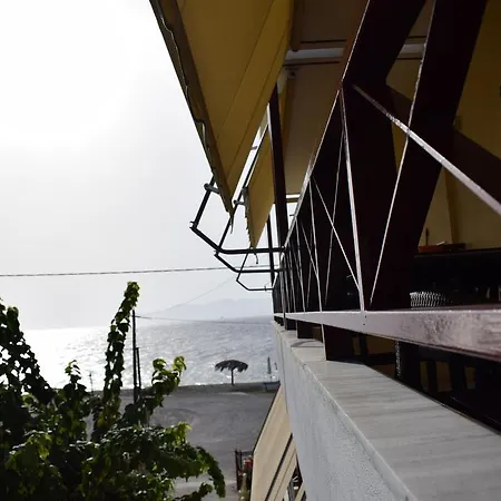 Akrotiri Apartmán *