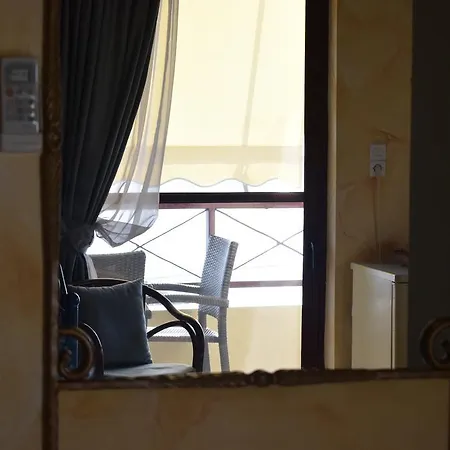 Akrotiri Rooms Apartment *