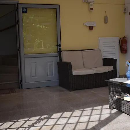 Akrotiri Rooms Apartment